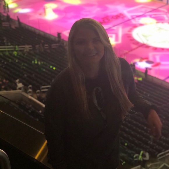 ❤️Meet Your Posher!❤️ - Picture 3 of 8